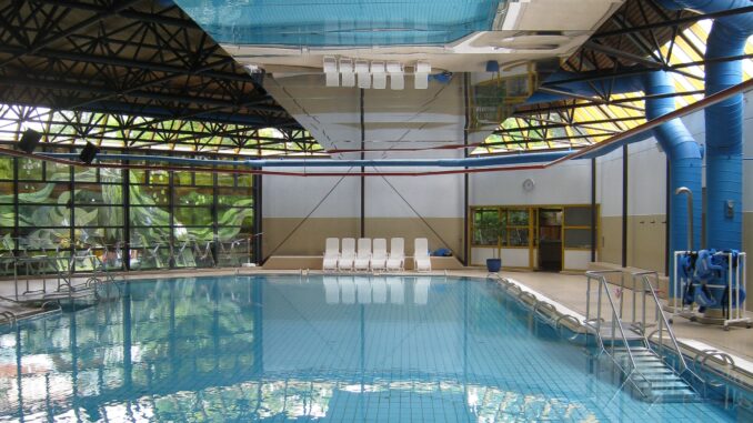 Maximilianbad-Schwimmbad_Städtische Rehakliniken Bad Waldsee_